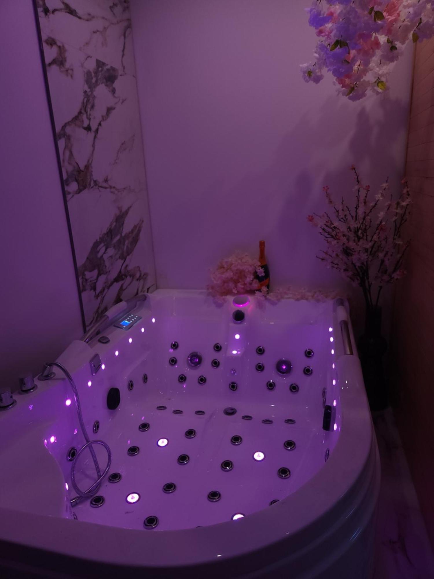 New In Gdansk! Red Room In The Heart Of Gdansk - Bdsm - With A Luxury Jacuzzi And Access To A Sauna Eksteriør billede
