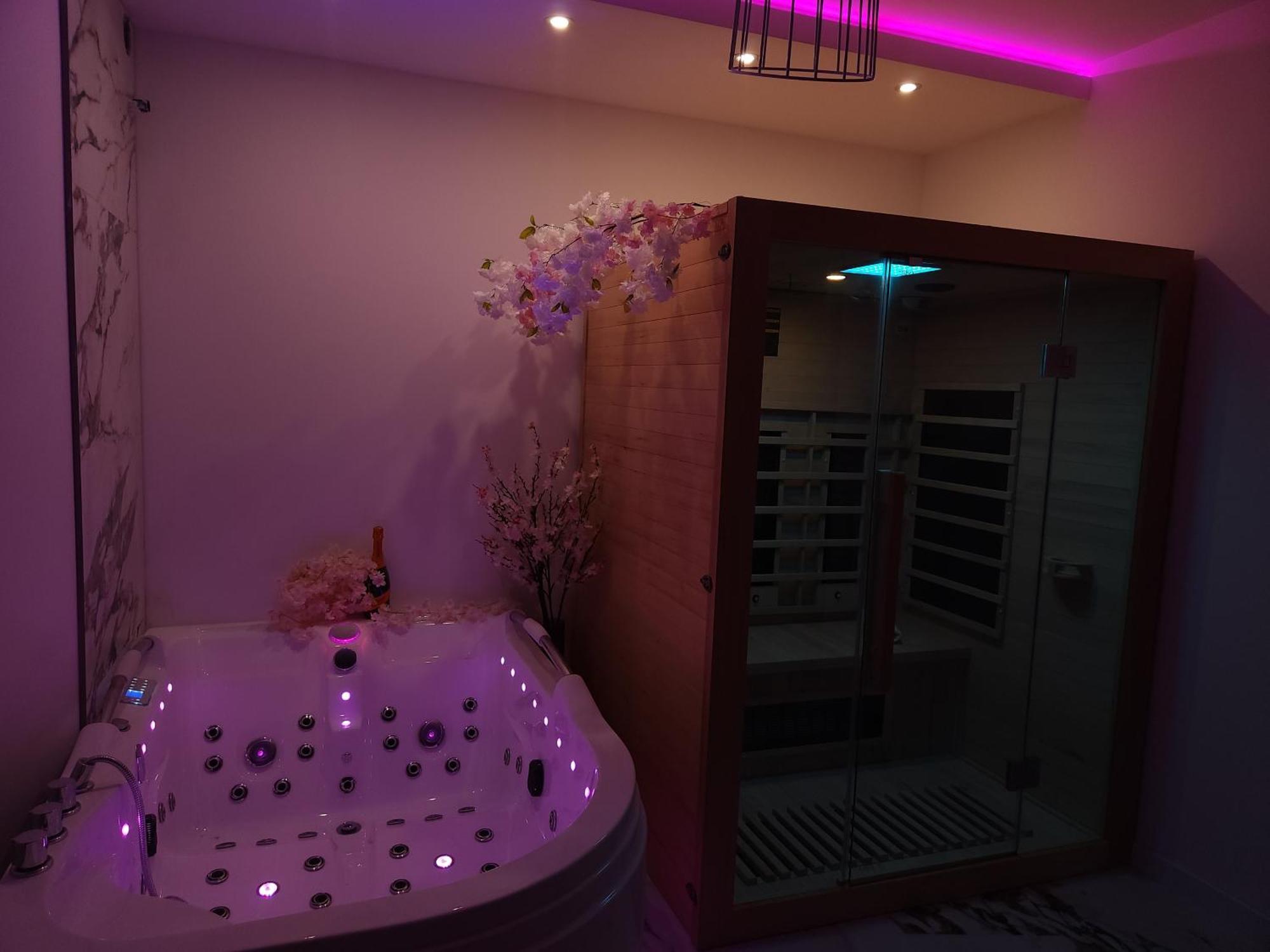 New In Gdansk! Red Room In The Heart Of Gdansk - Bdsm - With A Luxury Jacuzzi And Access To A Sauna Eksteriør billede